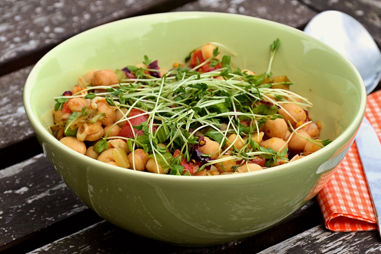 Insalata Contorno di ceci e pancetta dell'Azienda Agraria Elena Spinsanti ad Osimo